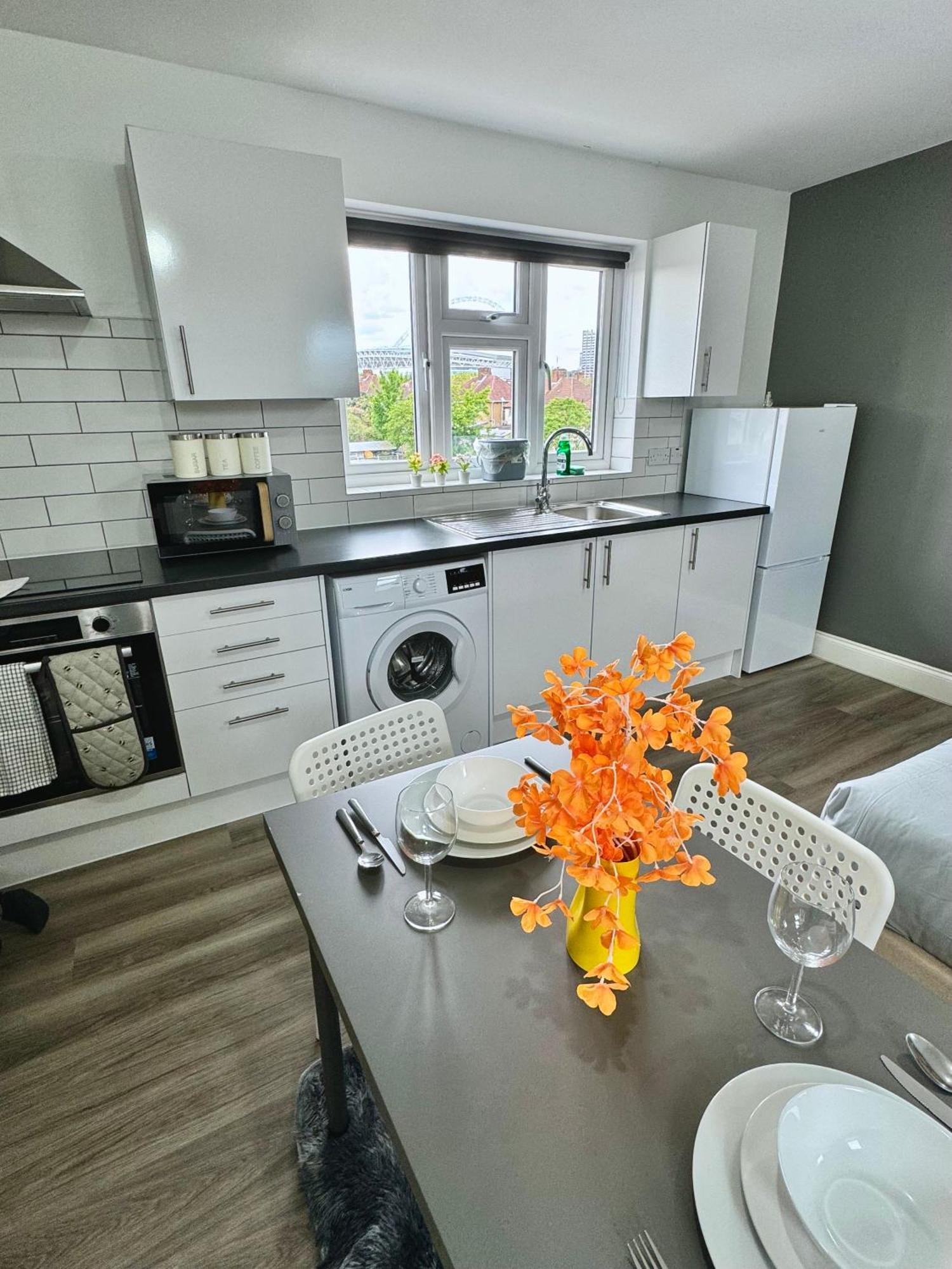 Bright Studio Loft 30Min To Central Лондон Екстериор снимка