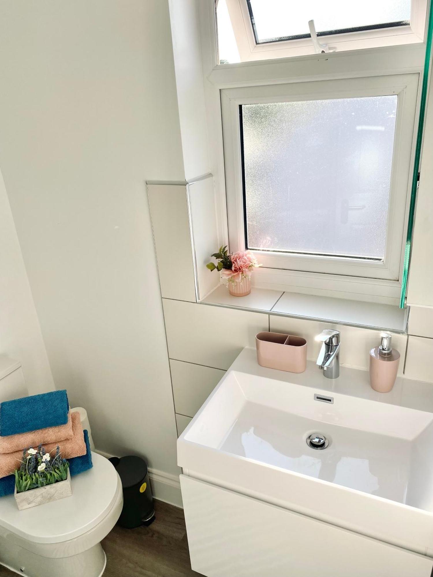 Bright Studio Loft 30Min To Central Лондон Екстериор снимка